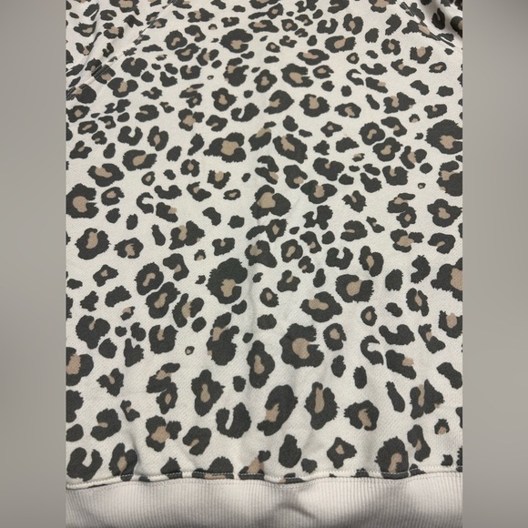 American Eagle Cheetah Crewneck Oversized Jegging Fit. Slit Sides. Women’s Small - Picture 8 of 15